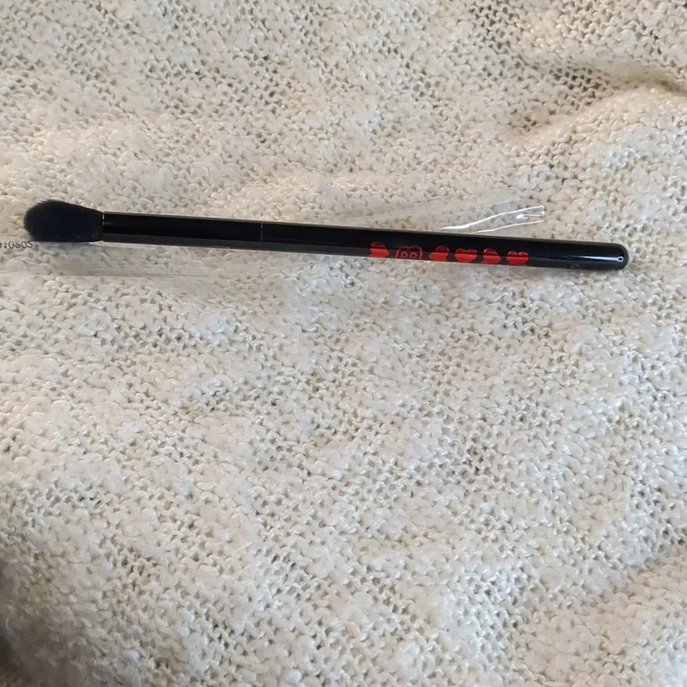 Betty Boop™ X ipsy Eyeshadow Brush, One (1) piece eyeshadow brush